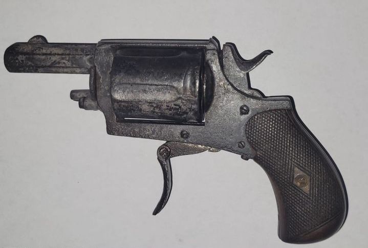 34 LATEK ZATRZYMANY ZA KIEROWANIE GRÓŹB KARALNYCH I POSIADANIE BRONI PALNEJ BEZ ZEZWOLENIA 1 1