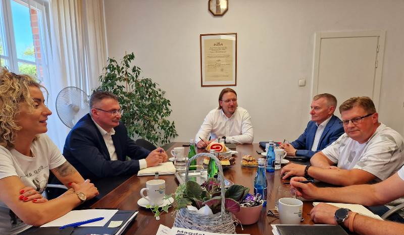 Pierwsze w tej kadencji spotkanie Starosty z wójtami i burmistrzami z terenu Powiatu Nowodworskiegojpg