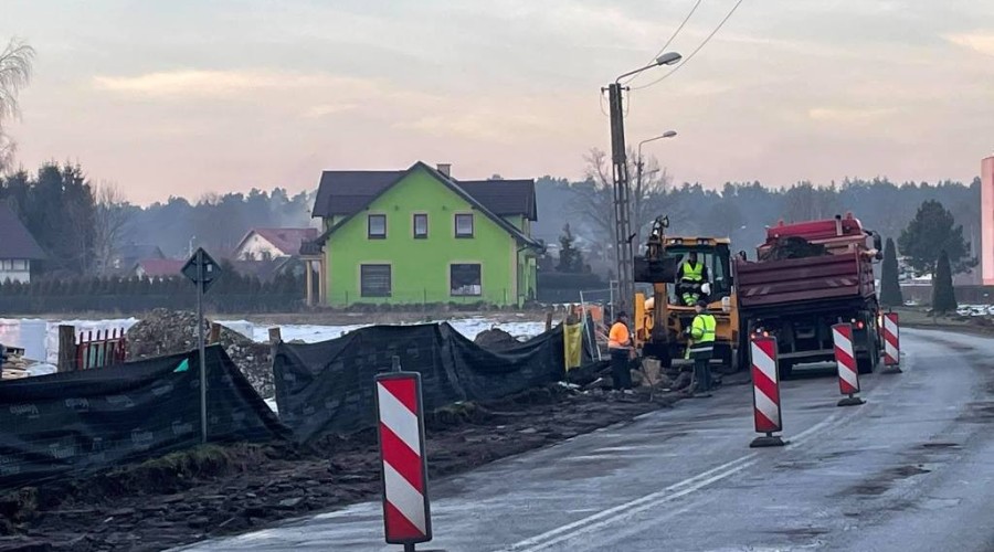 budowa marketu. utrudnienia na DW501 sztutowo (5)