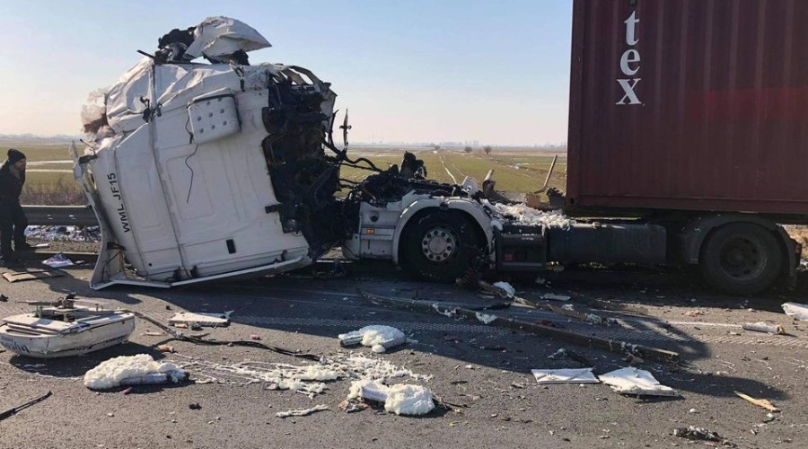 wypadek ciężarówek na S7 (12)