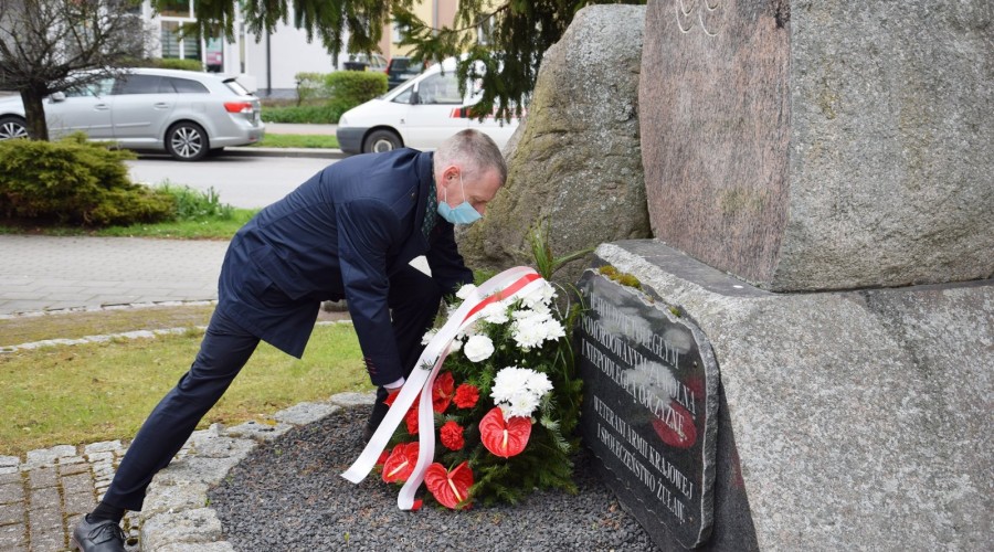 3 Maja. Symboliczne złożenie kwiatów.2