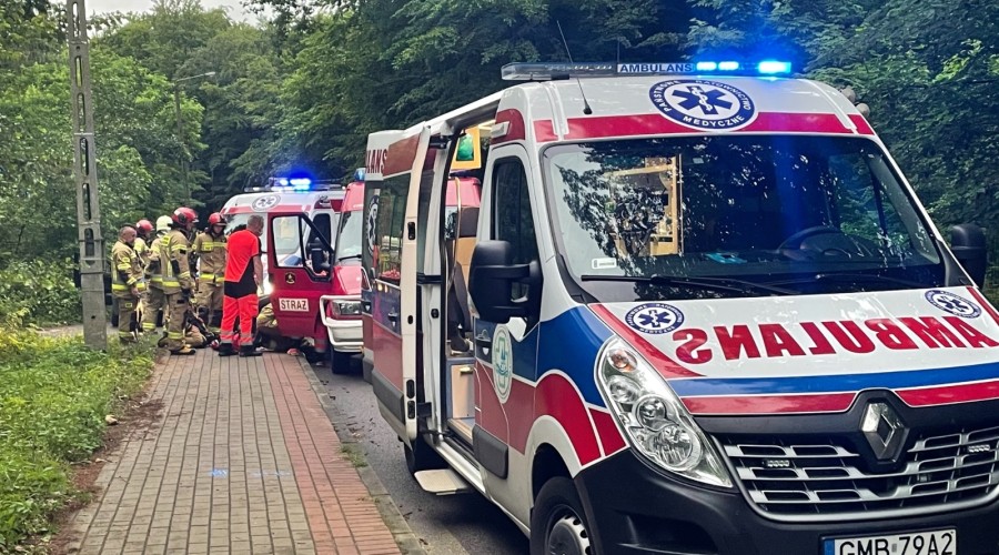 EDAF7EE2-D076-4AC0-81C4-4196F5434CDB