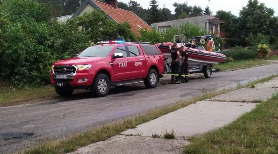 wypadł za burtę zalew wiślany (2)