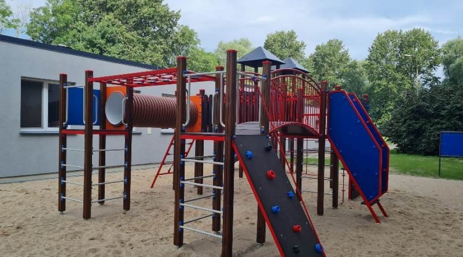 Nowy Dwór Gd. Plac zabaw przy SOSW oddany do użytku.08