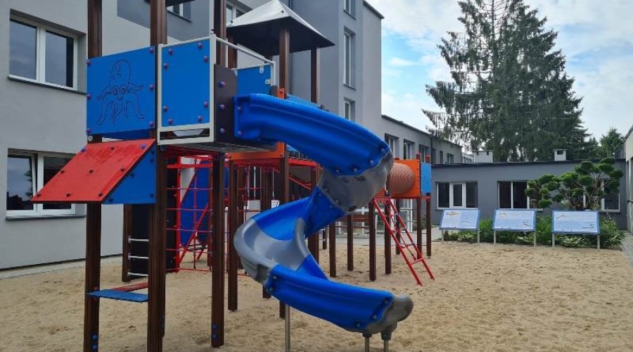 Nowy Dwór Gd. Plac zabaw przy SOSW oddany do użytku.11