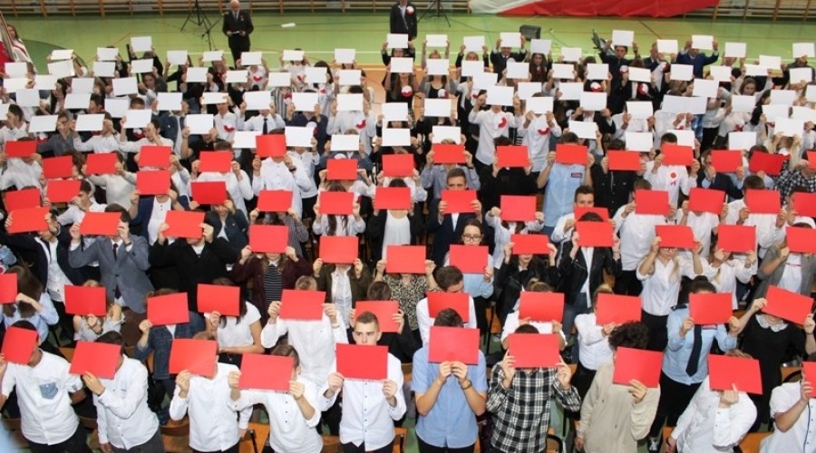 Nowy Dwór Gd. Utworzyli biało-czerwoną flagę dla Niepodległej (10)