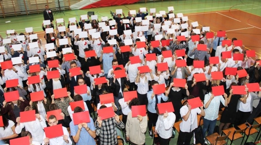 Nowy Dwór Gd. Utworzyli biało-czerwoną flagę dla Niepodległej (11)