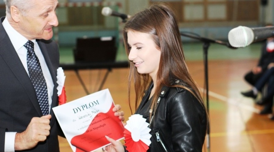 Nowy Dwór Gd. Utworzyli biało-czerwoną flagę dla Niepodległej (2)