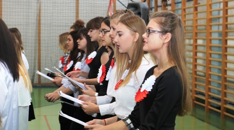 Nowy Dwór Gd. Utworzyli biało-czerwoną flagę dla Niepodległej (4)