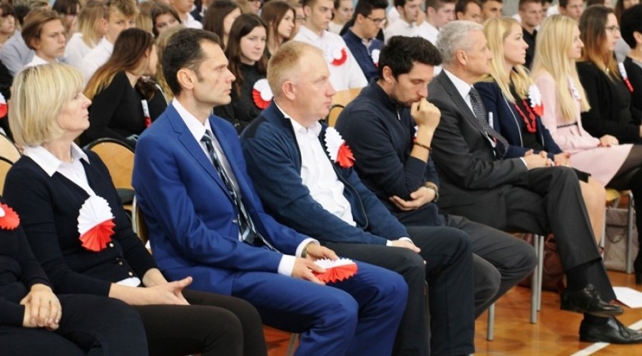 Nowy Dwór Gd. Utworzyli biało-czerwoną flagę dla Niepodległej (7)