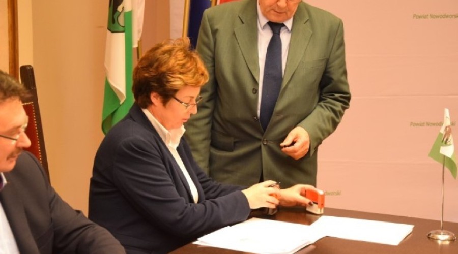 5be44a2a42176_o_large