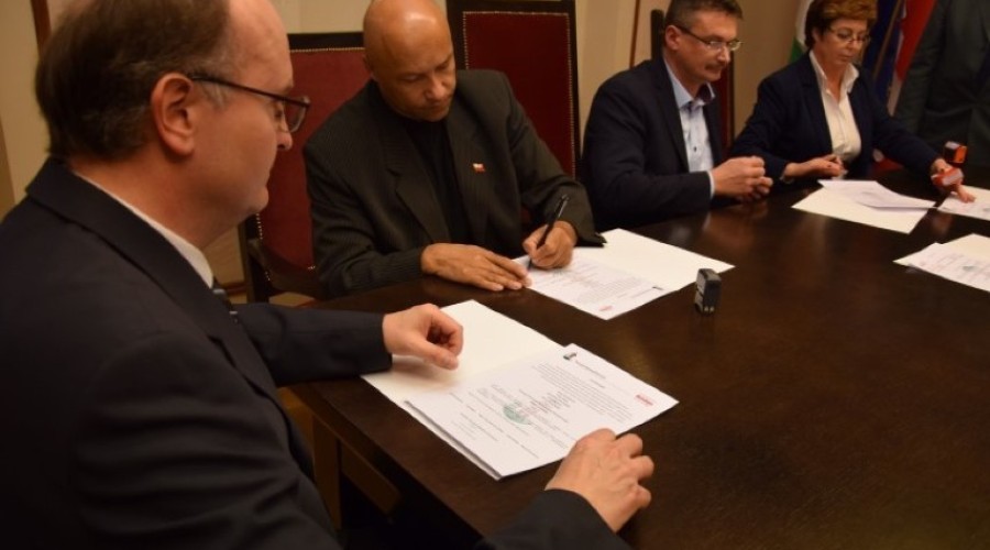 5be44a34db422_o_large