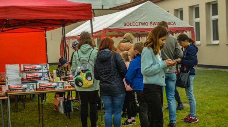 Otwarcie placu zabaw i festyn rodzinny w Tujsku (50)
