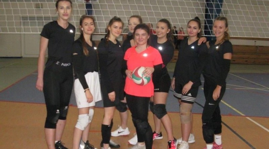 Wznowione rozgrywki Miejskiej Ligi Piłki Siatkowej Kobiet 202122010108