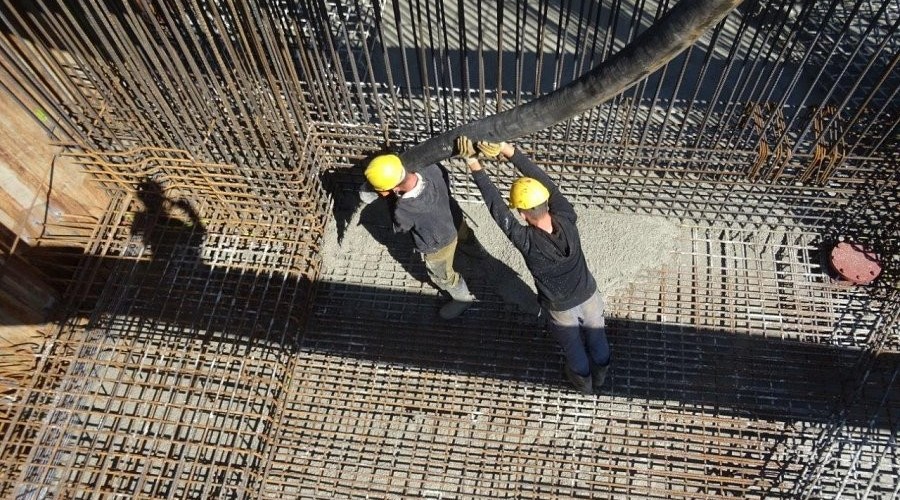 Powstają wrota sztormowe na rzece Tudze (1)