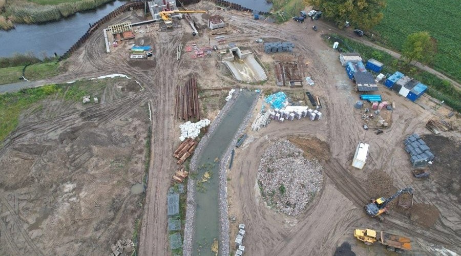 Powstają wrota sztormowe na rzece Tudze (4)