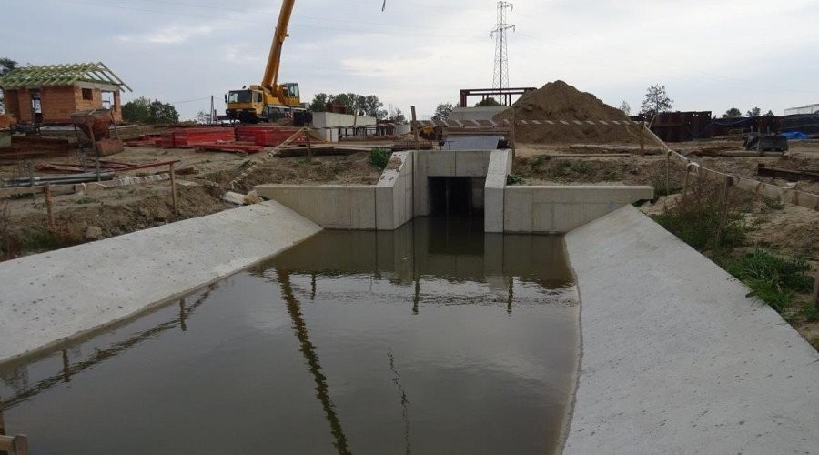 Powstają wrota sztormowe na rzece Tudze (5)