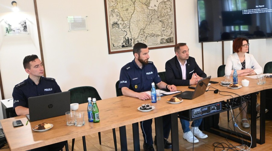 Zapobiec samobójstwom wśród dzieci. Współdziałanie służb z powiatem.