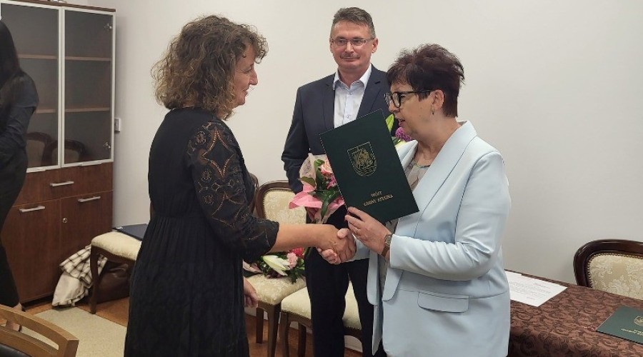 Wręczenie aktów powierzenia dyrektorom szkół1