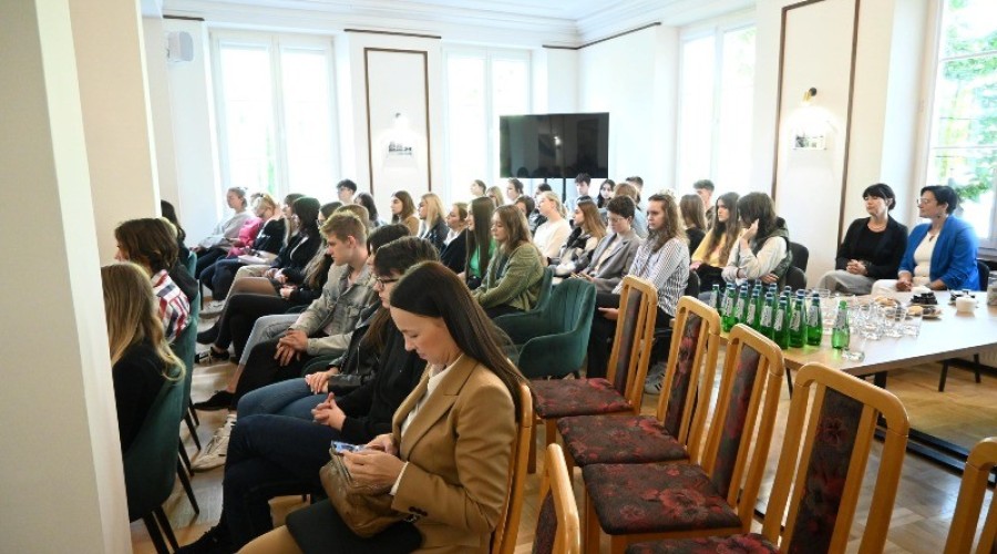 Nowy Dwór Gdański. Spotkanie Marszałka Senatu RP Tomasza Grodzkiego z młodzieżą. 05