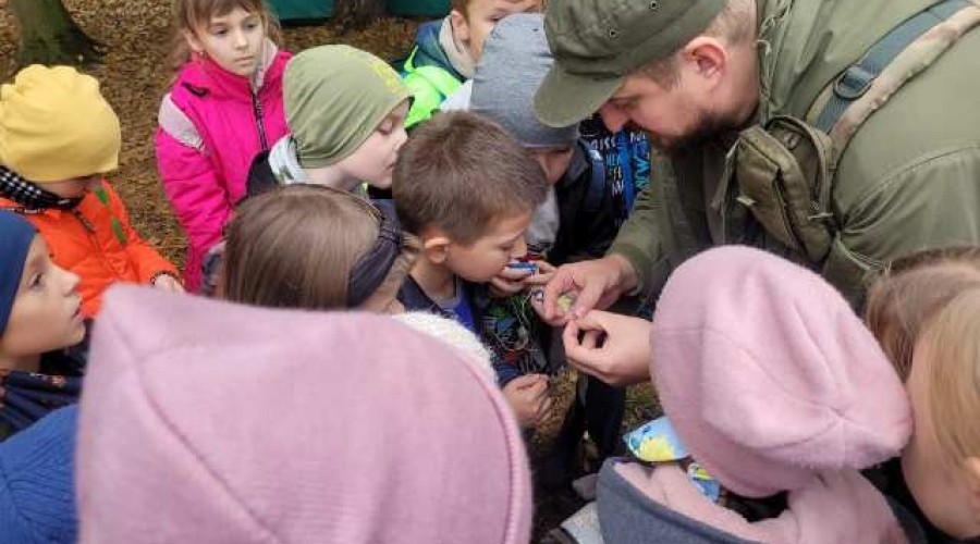 Jantar. Spotkanie uczniów z ornitologami ze stację terenowej Akcji Bałtyckiej.12
