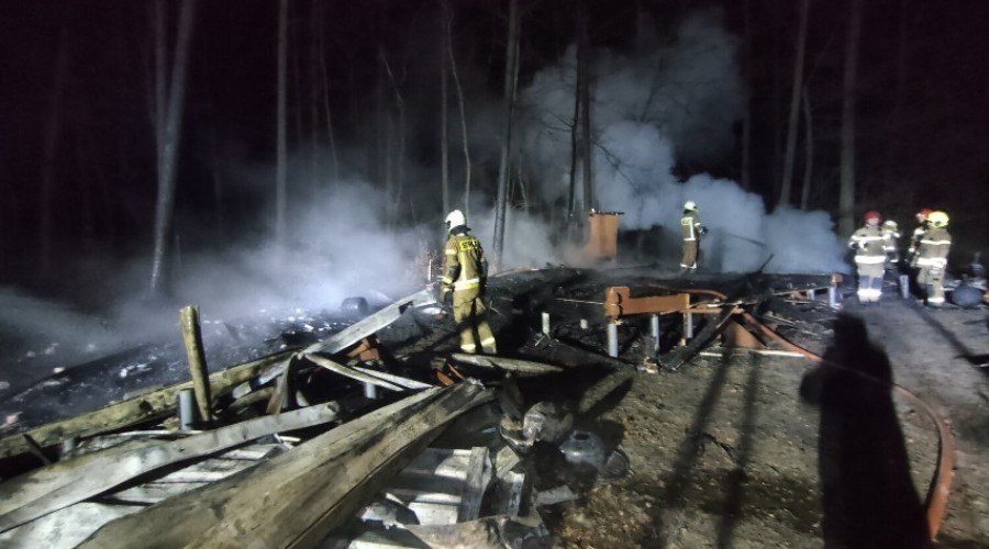 pożar ośrodka w stegnie (1)