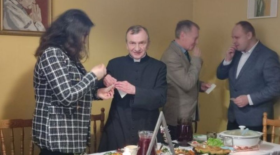 Wigilijne spotkanie uczestników Warsztatów Terapii Zajęciowej. (1)