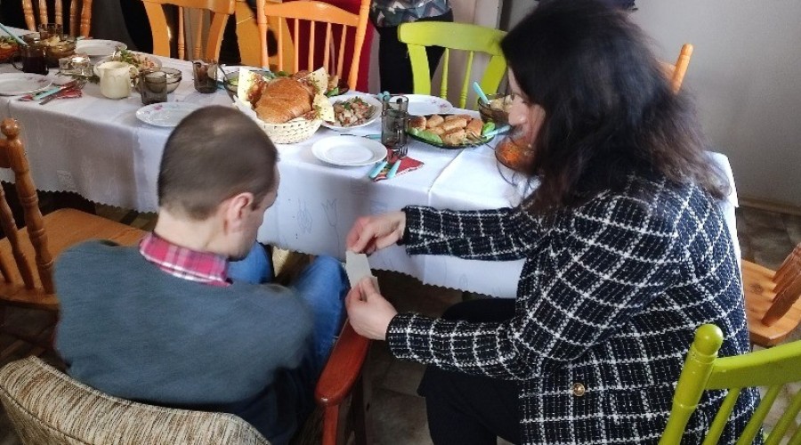 Wigilijne spotkanie uczestników Warsztatów Terapii Zajęciowej. (11)