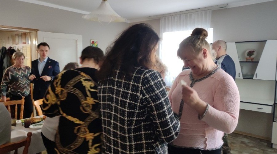 Wigilijne spotkanie uczestników Warsztatów Terapii Zajęciowej. (18)