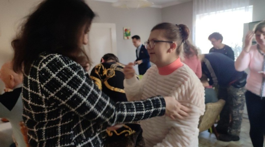 Wigilijne spotkanie uczestników Warsztatów Terapii Zajęciowej. (4)