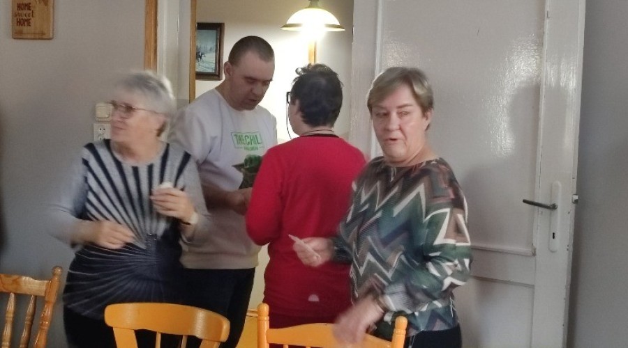 Wigilijne spotkanie uczestników Warsztatów Terapii Zajęciowej. (7)