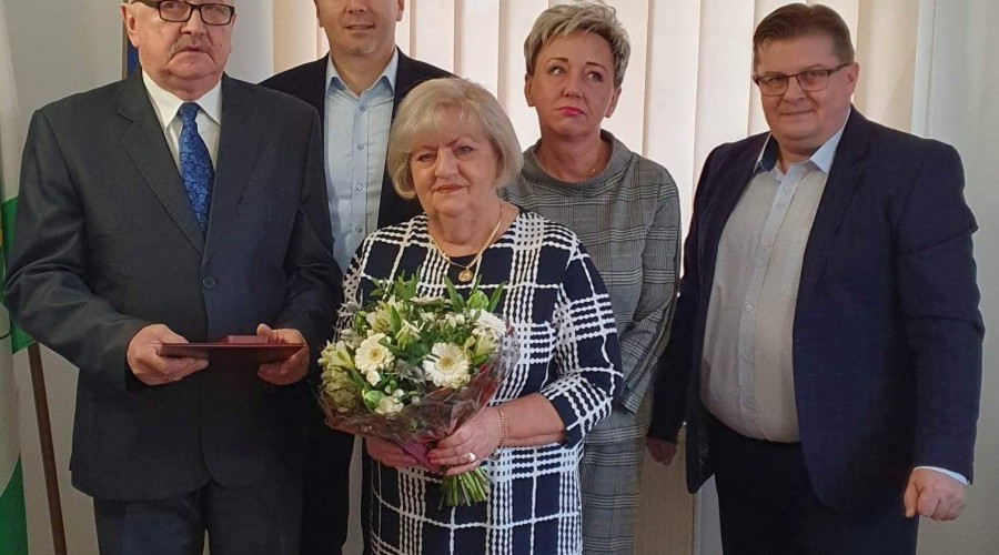 Ostaszewo. Państwo Irena i Jan Wycichowscy świętują Złote Gody. (1)