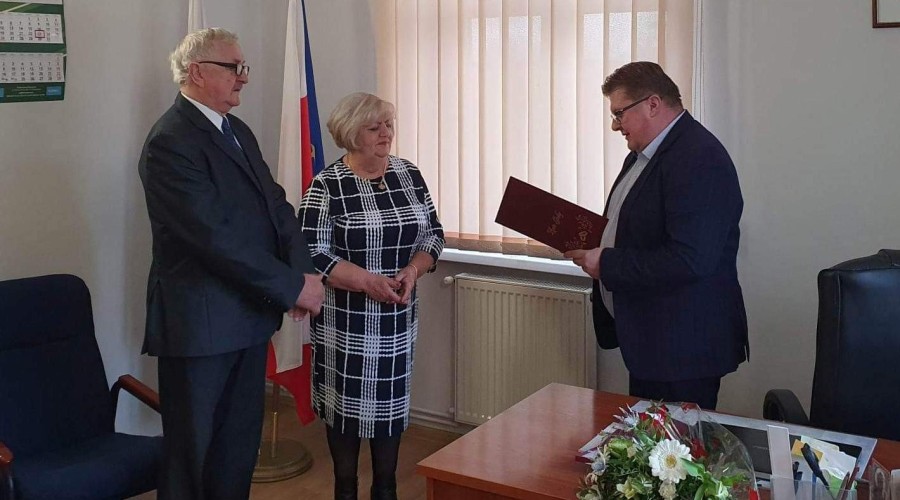 Ostaszewo. Państwo Irena i Jan Wycichowscy świętują Złote Gody. (3)