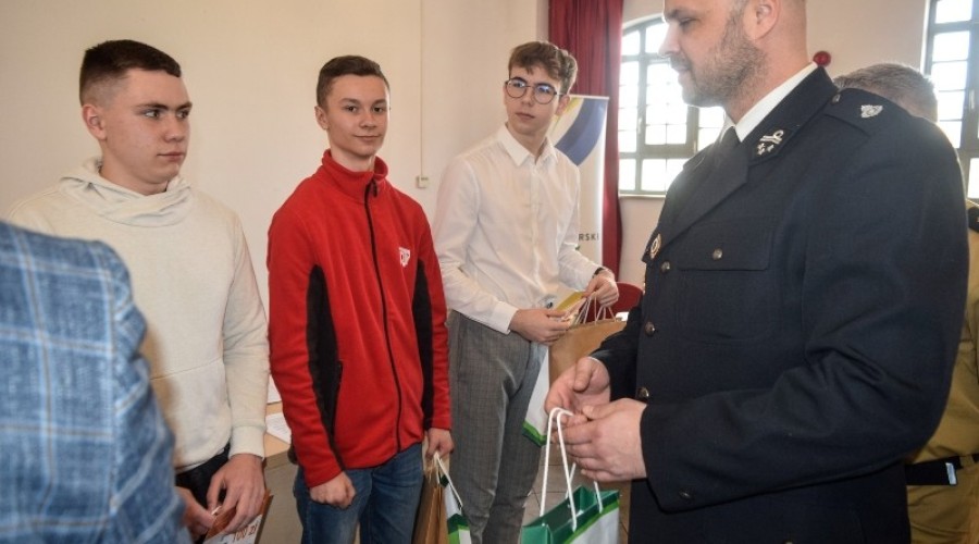 mlodzież zapobiega pożarom (16)