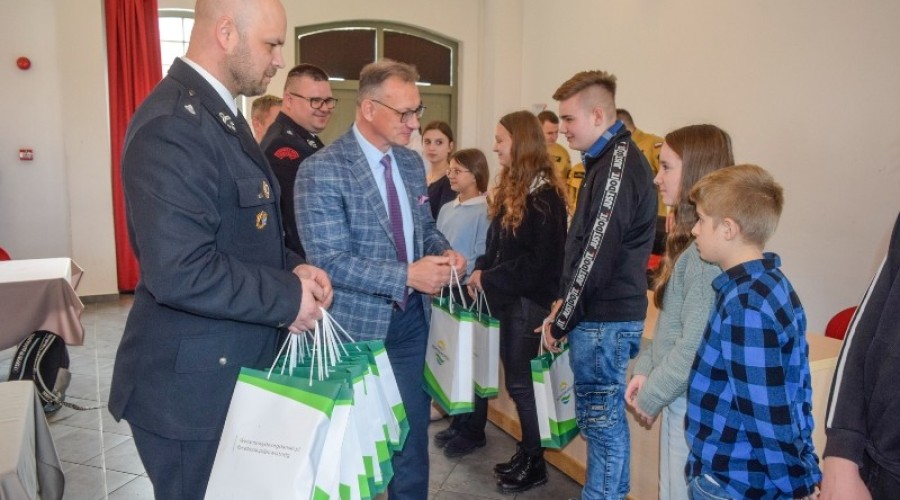 mlodzież zapobiega pożarom (8)