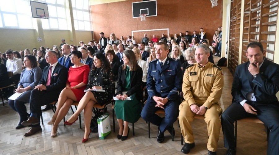 pozegnanie absolwentow zespolu szkol nowy dwor gd02