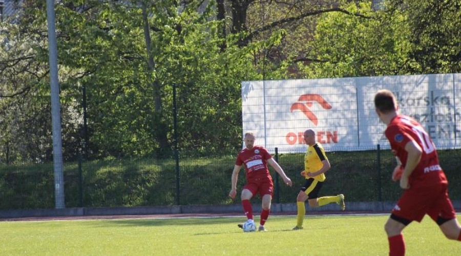 Zawodnicy z Nowego Dworu przegrywają po zaciętym pojedynku z drużyną ze Skarszew (27)