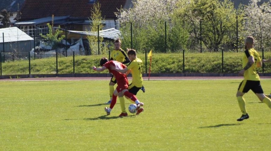 Zawodnicy z Nowego Dworu przegrywają po zaciętym pojedynku z drużyną ze Skarszew (40)