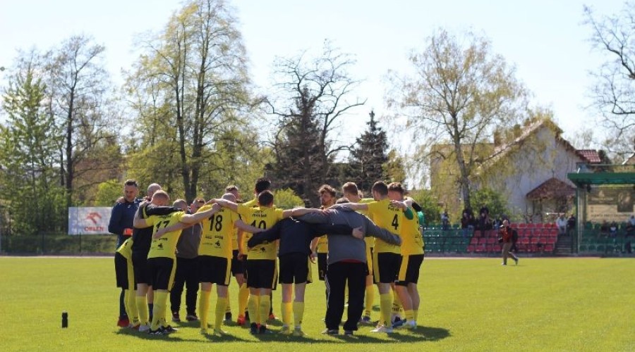 Zawodnicy z Nowego Dworu przegrywają po zaciętym pojedynku z drużyną ze Skarszew (51)