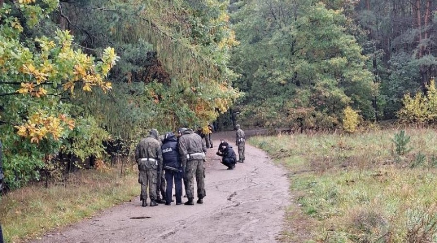 Policjanci prowadzą poszukiwania 44 letniego Grzegorza Borysa podejrzewanego o zabójstwo 6-letniego chłopca. 03