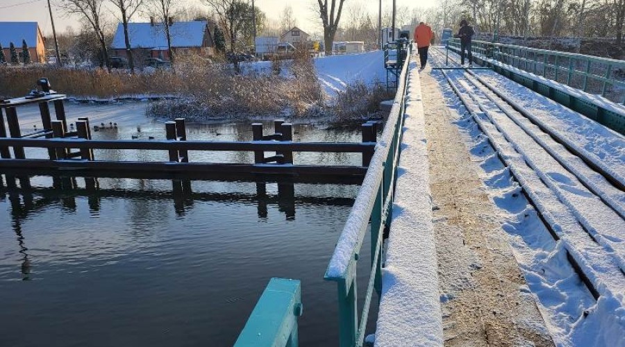 Remont zabytkowego, obrotowego mostu kolejowego w Rybinie zakończony (17)