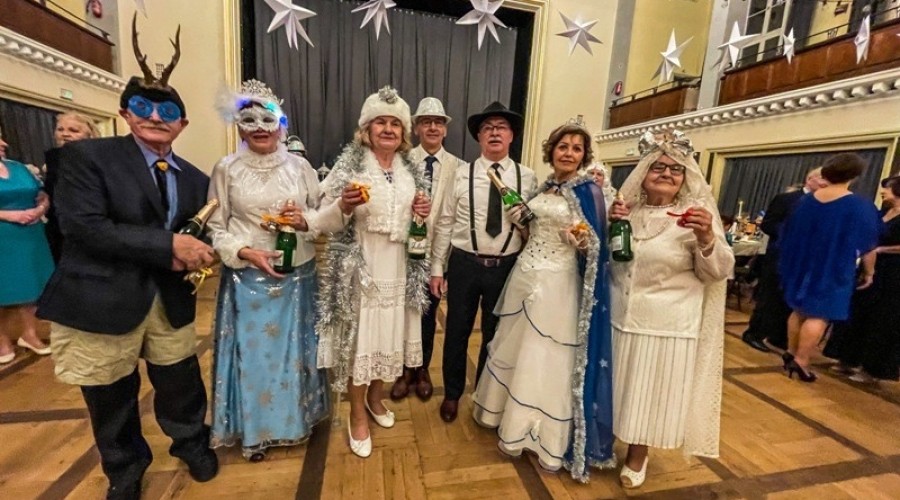 karnawalowy bal seniora01