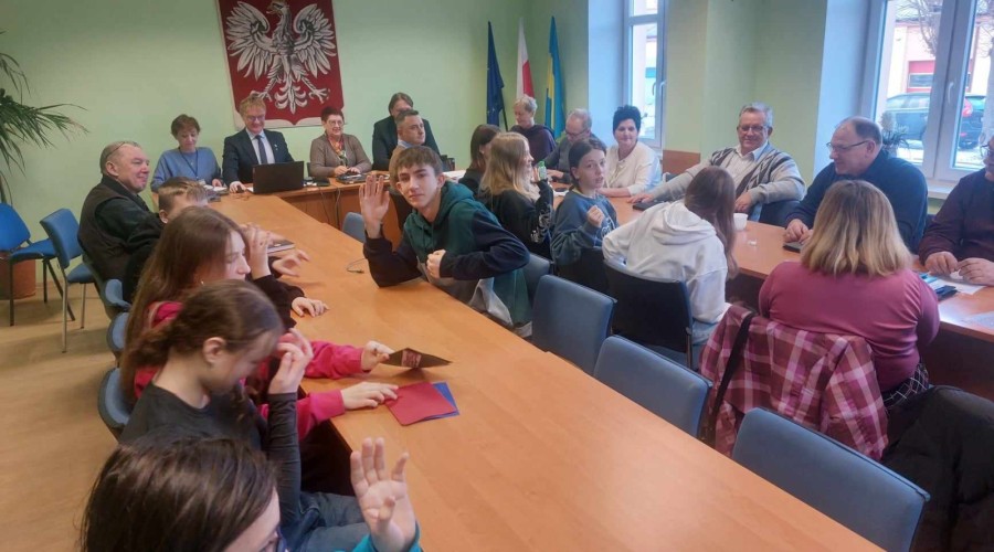uczniowie na sesji
