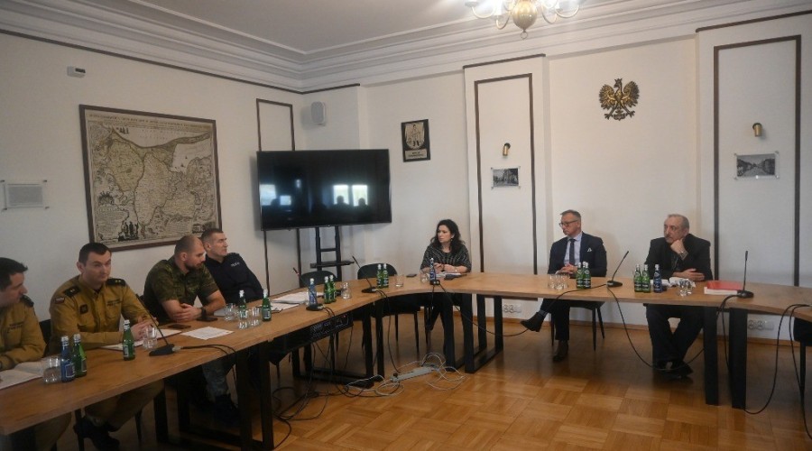 Posiedzenie Powiatowego Zespołu Zarządzana Kryzysowego w związku z planowanym protestem rolników. (2)