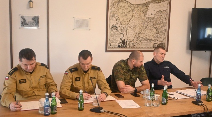 Posiedzenie Powiatowego Zespołu Zarządzana Kryzysowego w związku z planowanym protestem rolników. (3)