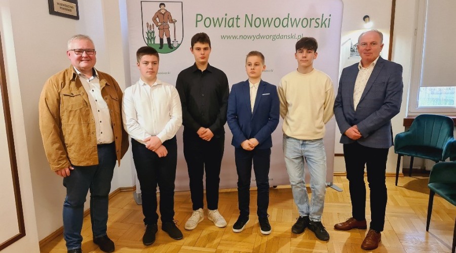 Nagrody sportowe Powiatu Nowodworskiego wręczone. (42)