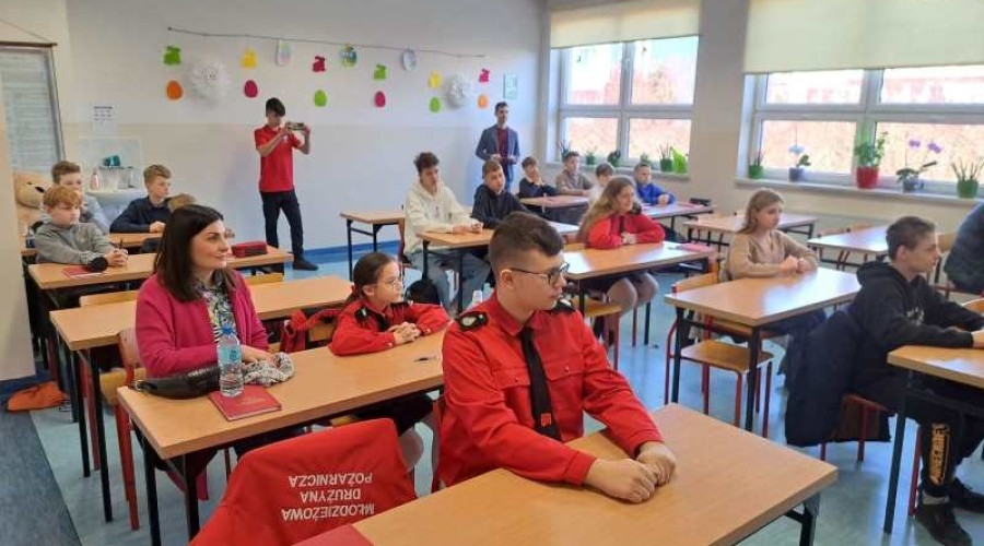 mlodzieź zapobiega poźarom4