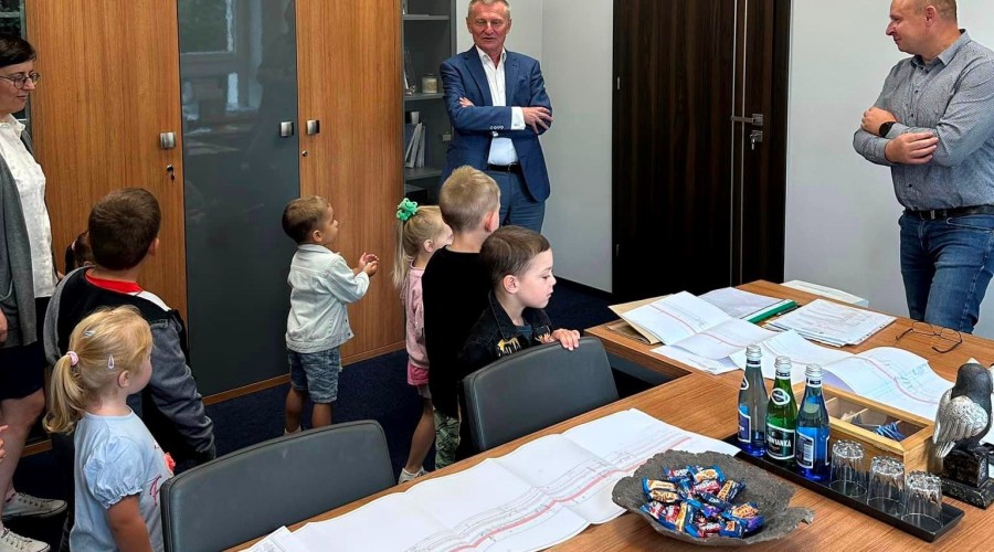 Nowy Dwór Gd. Przedszkolaki z Bajkowej Akademii odwiedziły Urząd Miejski (5)