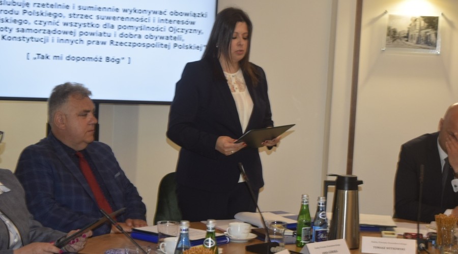 I SESJA rADY powiatu (11)