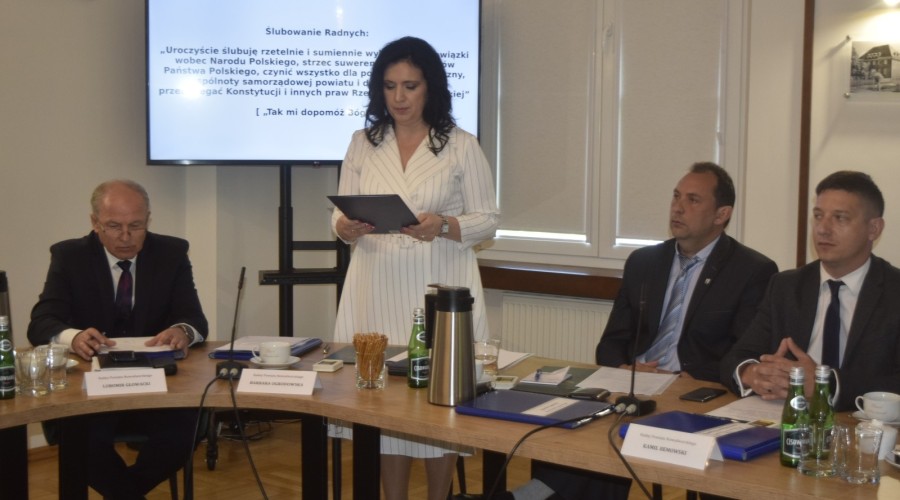 I SESJA rADY powiatu (18)